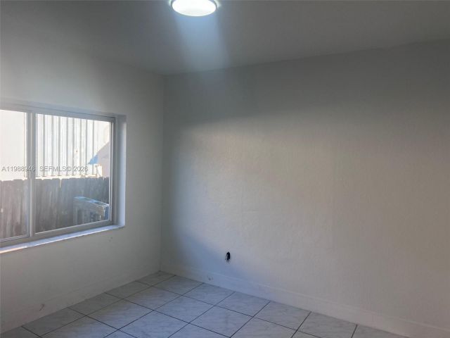 Продажа дома по адресу 3090 NW 29th St - фото 7524307