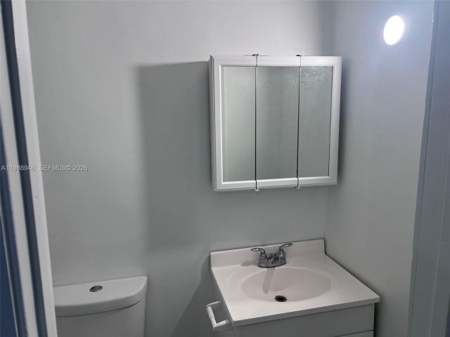 Продажа дома по адресу 3090 NW 29th St - фото 7524308
