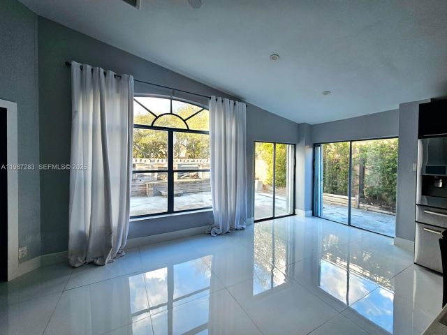 Продажа дома по адресу 8003 SW 158th Pl - фото 7524894