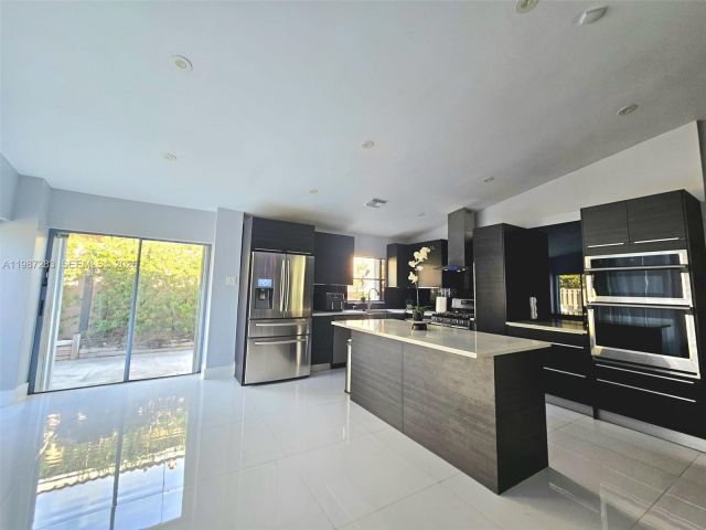 Продажа дома по адресу 8003 SW 158th Pl - фото 7524895