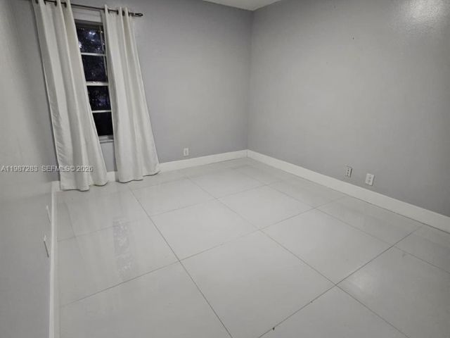 Продажа дома по адресу 8003 SW 158th Pl - фото 7524900