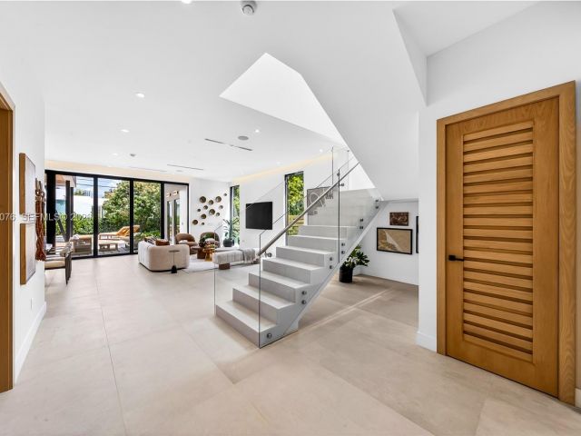 Продажа дома по адресу 609 SW 24th Rd - фото 7523346