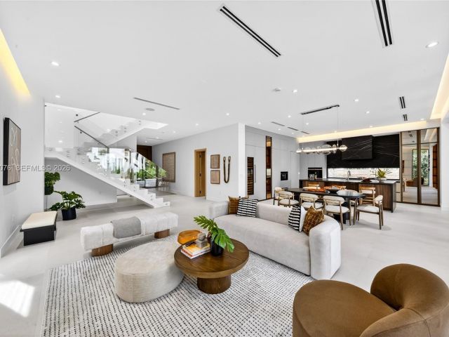 Продажа дома по адресу 609 SW 24th Rd - фото 7523349