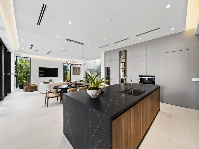 Продажа дома по адресу 609 SW 24th Rd - фото 7523350