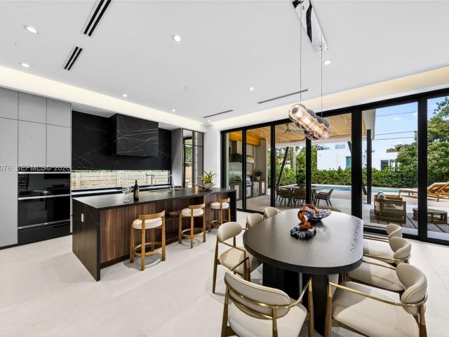 Продажа дома по адресу 609 SW 24th Rd - фото 7523351