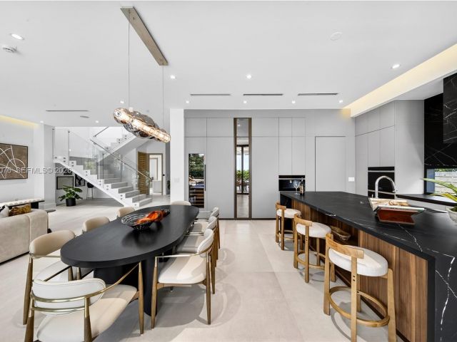 Продажа дома по адресу 609 SW 24th Rd - фото 7523352