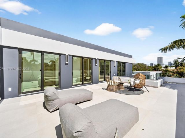 Продажа дома по адресу 609 SW 24th Rd - фото 7523361