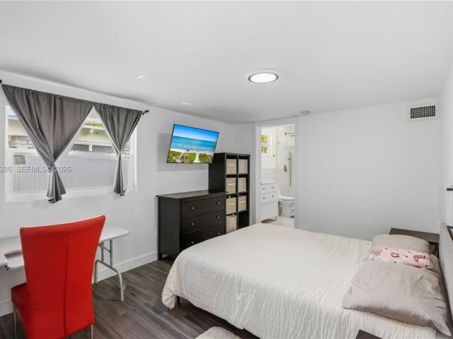 Продажа дома по адресу 1110 NE 130th St - фото 7523974