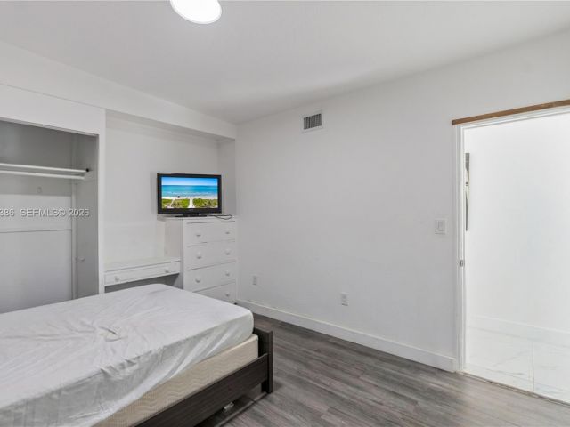 Продажа дома по адресу 1110 NE 130th St - фото 7523975