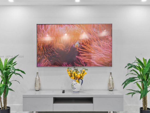 Дом в аренду по адресу 1247 Jackson St - фото 7524073