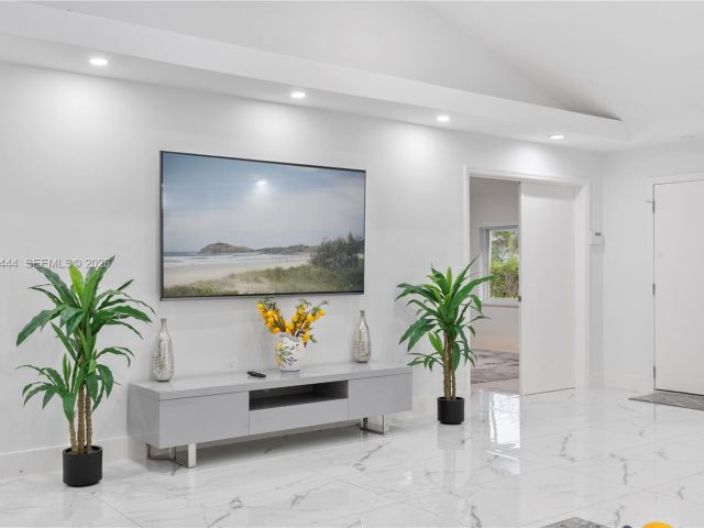 Дом в аренду по адресу 1247 Jackson St - фото 7524074