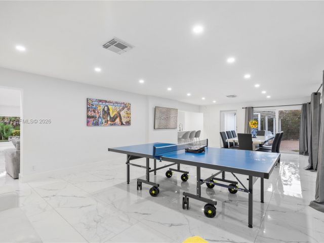 Дом в аренду по адресу 1247 Jackson St - фото 7524077