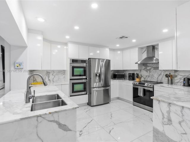 Дом в аренду по адресу 1247 Jackson St - фото 7524081