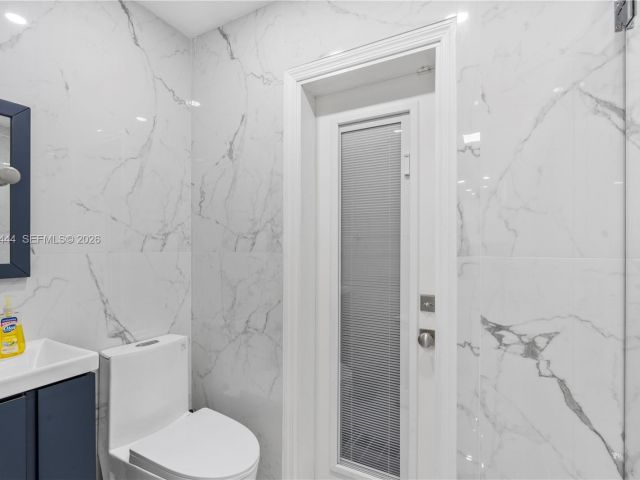 Дом в аренду по адресу 1247 Jackson St - фото 7524083