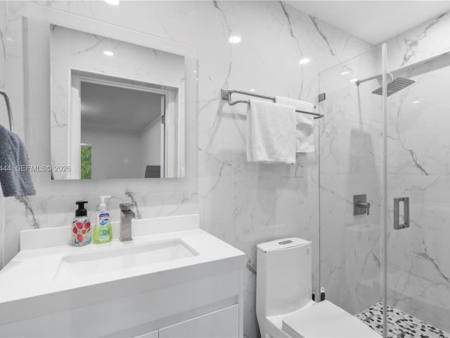 Дом в аренду по адресу 1247 Jackson St - фото 7524086