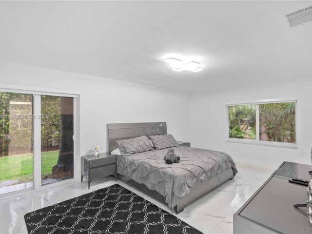 Дом в аренду по адресу 1247 Jackson St - фото 7524088