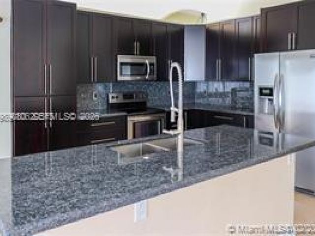 Дом в аренду по адресу 19150 SW 16th St - фото 7524698