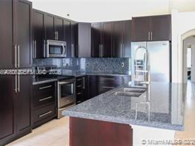 Дом в аренду по адресу 19150 SW 16th St - фото 7524699