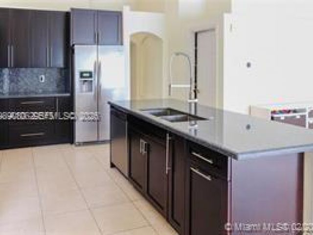 Дом в аренду по адресу 19150 SW 16th St - фото 7524701