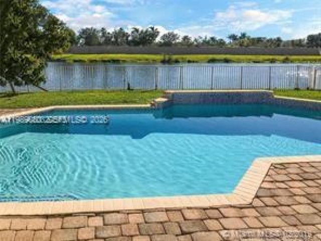 Дом в аренду по адресу 19150 SW 16th St - фото 7524706