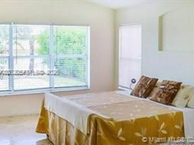 Дом в аренду по адресу 19150 SW 16th St - фото 7524711