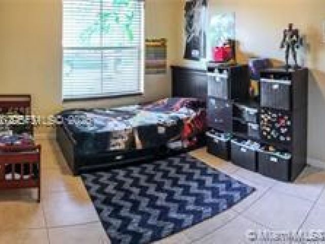 Дом в аренду по адресу 19150 SW 16th St - фото 7524712