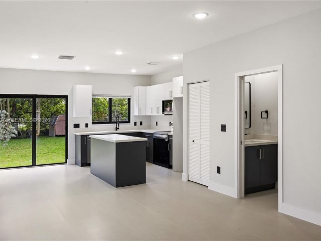 Дом в аренду по адресу 122 NW 5th Ave - фото 7524734