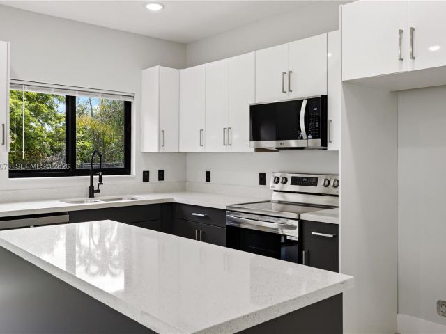 Дом в аренду по адресу 122 NW 5th Ave - фото 7524735