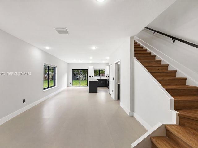 Дом в аренду по адресу 122 NW 5th Ave - фото 7524736