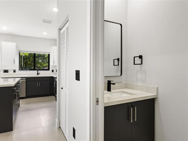 Дом в аренду по адресу 122 NW 5th Ave - фото 7524738