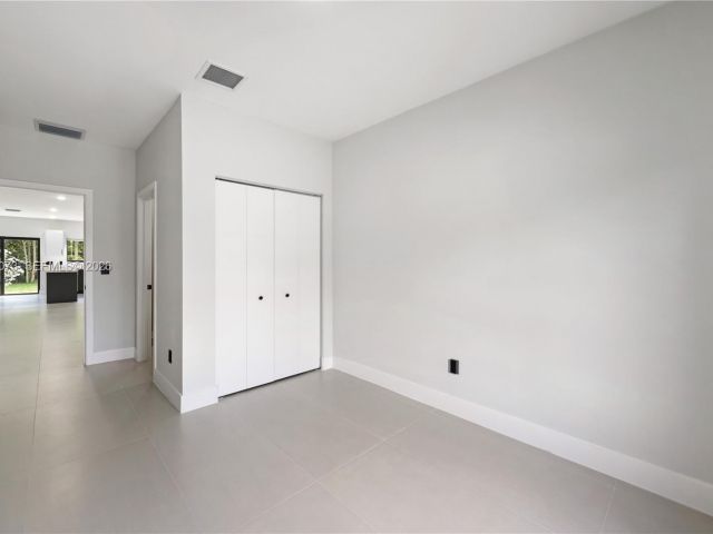 Дом в аренду по адресу 122 NW 5th Ave - фото 7524744