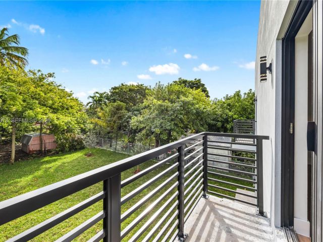 Дом в аренду по адресу 122 NW 5th Ave - фото 7524748