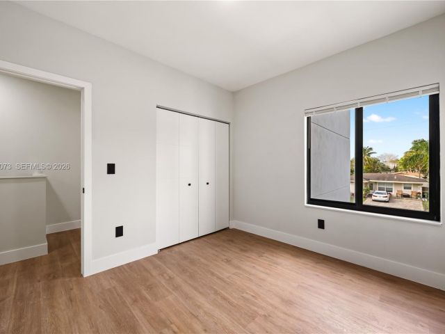 Дом в аренду по адресу 122 NW 5th Ave - фото 7524750