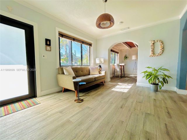 Дом в аренду по адресу 1175 NE 131st St - фото 7525889