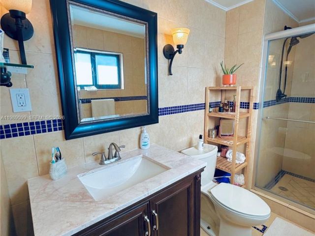 Дом в аренду по адресу 1175 NE 131st St - фото 7525900