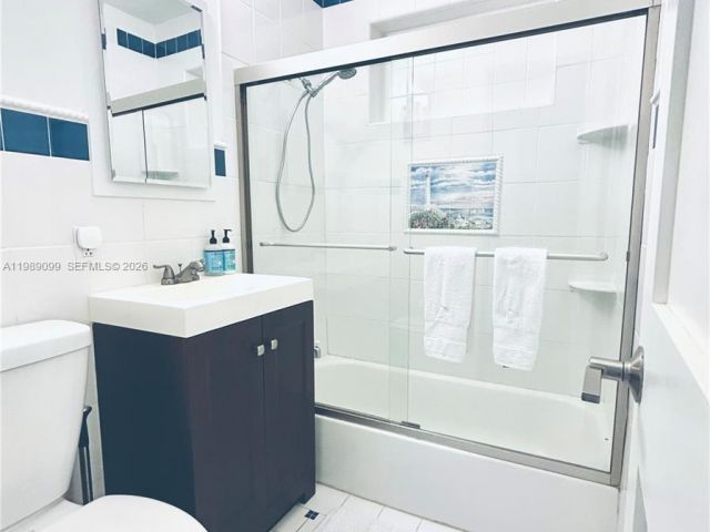 Дом в аренду по адресу 1175 NE 131st St - фото 7525905