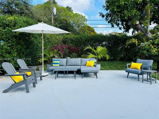 Дом в аренду по адресу 1175 NE 131st St - фото 7525906