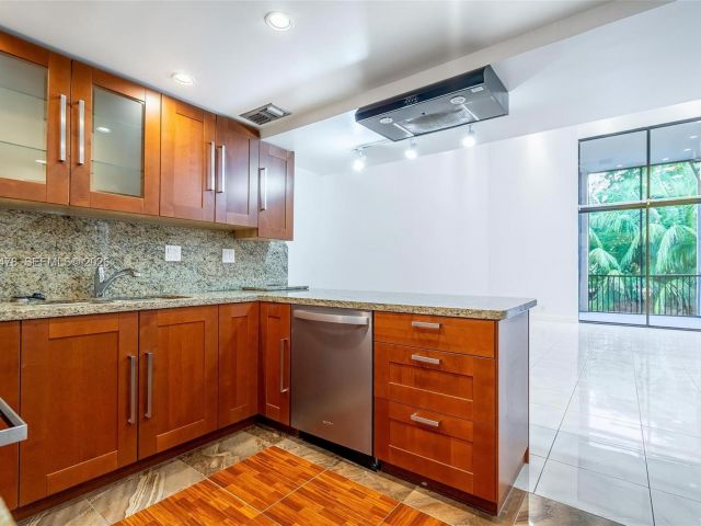 Дом в аренду по адресу 20347 W Country Club Dr TH15 - фото 7525908