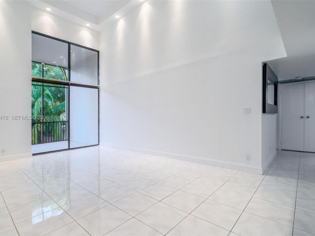 Дом в аренду по адресу 20347 W Country Club Dr TH15 - фото 7525909