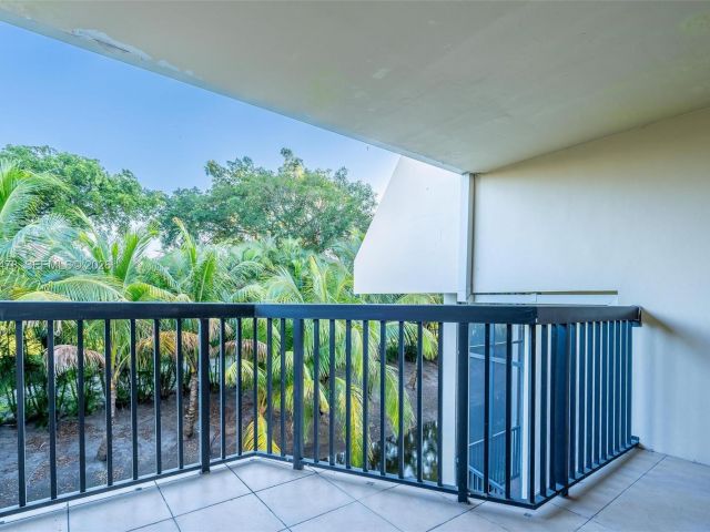 Дом в аренду по адресу 20347 W Country Club Dr TH15 - фото 7525915