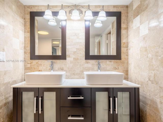 Дом в аренду по адресу 20347 W Country Club Dr TH15 - фото 7525918