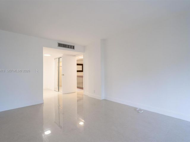 Дом в аренду по адресу 20347 W Country Club Dr TH15 - фото 7525924