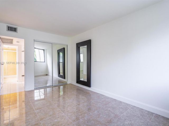 Дом в аренду по адресу 20347 W Country Club Dr TH15 - фото 7525927