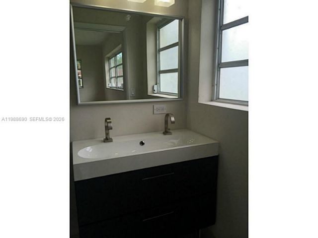 Дом в аренду по адресу 740 NE 179 TE - фото 7525944