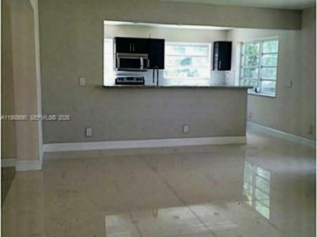 Дом в аренду по адресу 740 NE 179 TE - фото 7525951