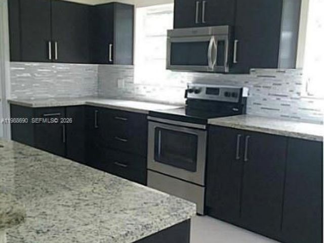 Дом в аренду по адресу 740 NE 179 TE - фото 7525956