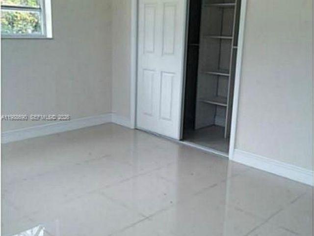 Дом в аренду по адресу 740 NE 179 TE - фото 7525957