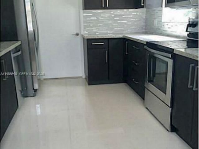 Дом в аренду по адресу 740 NE 179 TE - фото 7525959