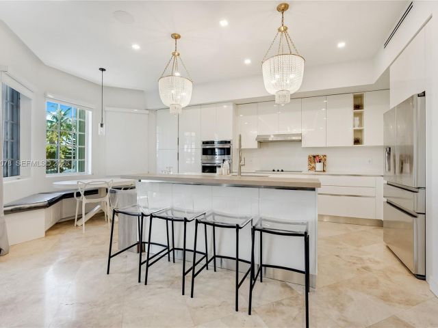 Продажа дома по адресу 20765 NE 32nd Ave - фото 7529460