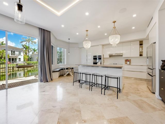 Продажа дома по адресу 20765 NE 32nd Ave - фото 7529462